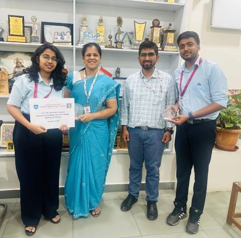 Vaidehi Abhale & Rishav Bhalotia Clinch 1st at Economics Quiz