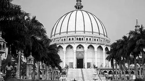 <strong>Expanding Horizons: Global Vision and Commitment to Peace</strong>